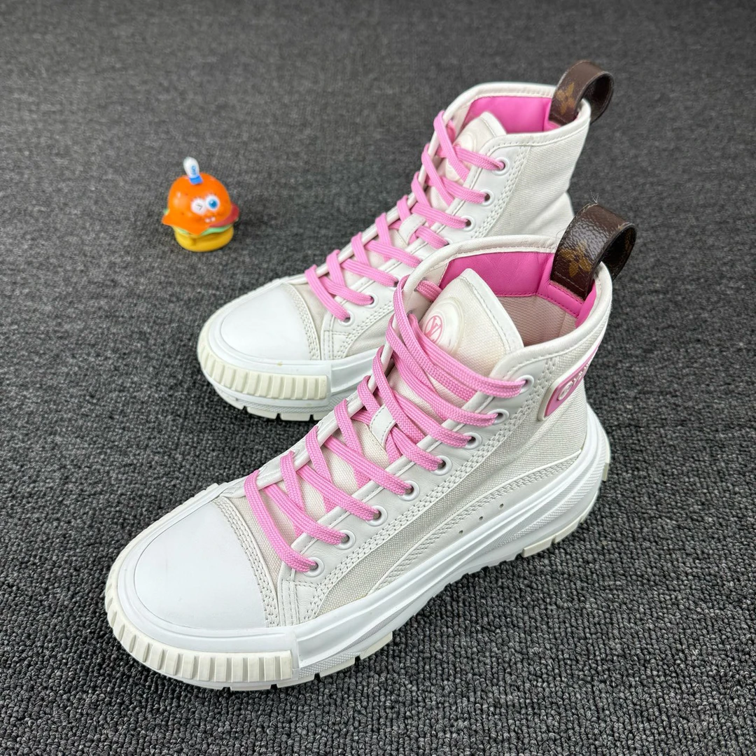 95新 LouisVuitton/路易威登 白粉松糕鞋 尺码：35 HB1297公价7.9k