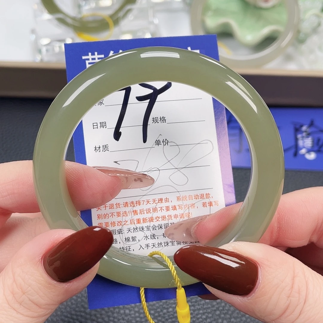 和田玉未镶嵌手镯