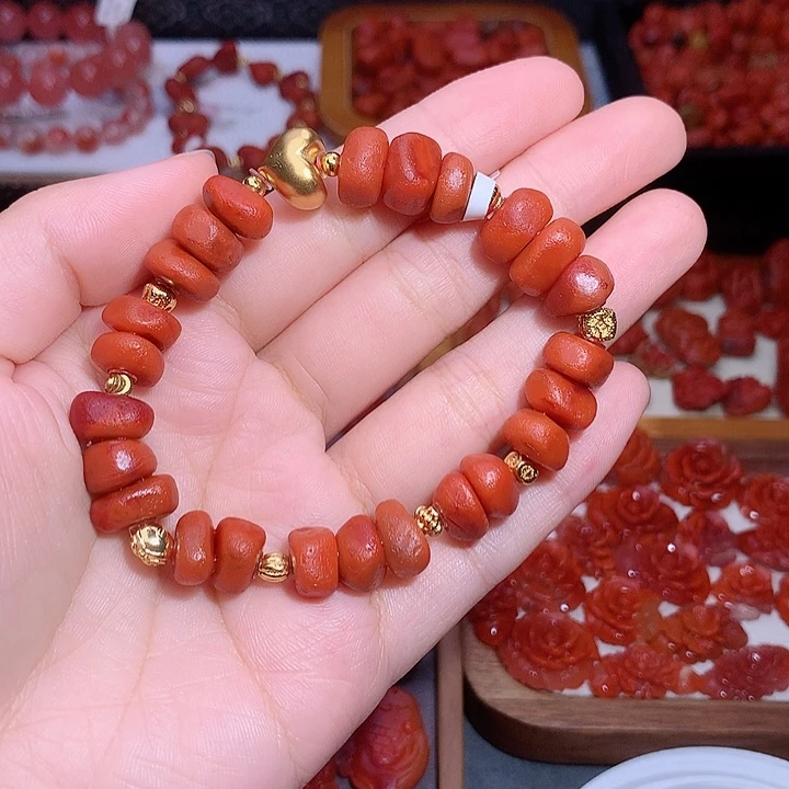 南红玛瑙足银镶嵌南红藏扣手串