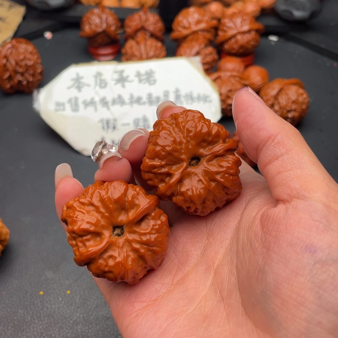 橙***.文玩核桃把件蛤蟆头