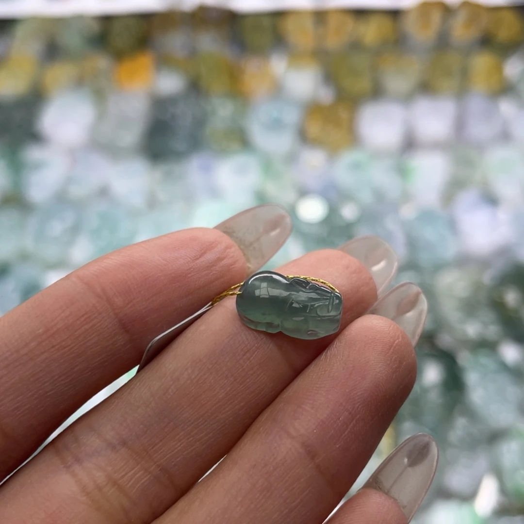 翡翠未镶嵌颈饰貔貅