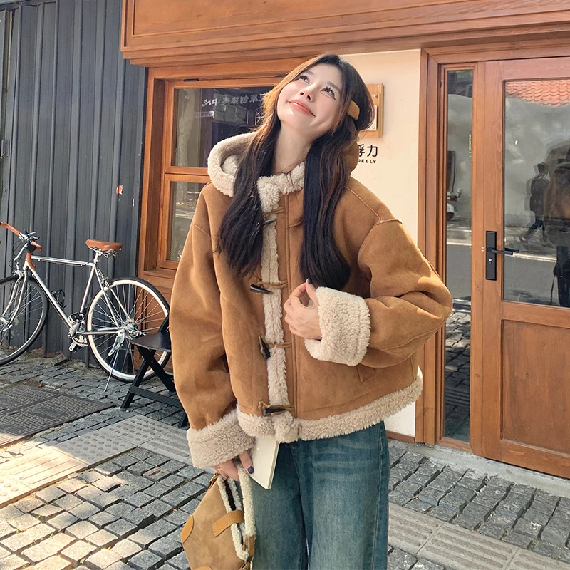 小个子驼色羊毛羔短外套女2025冬季新款皮毛一体连帽加绒加厚棉衣