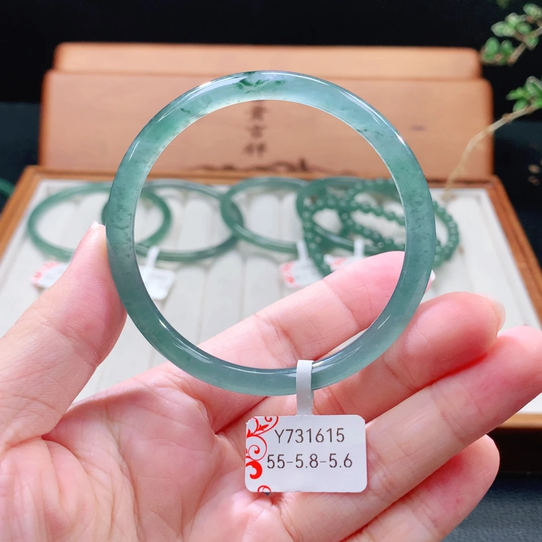 翡翠手镯（圆镯）未镶嵌