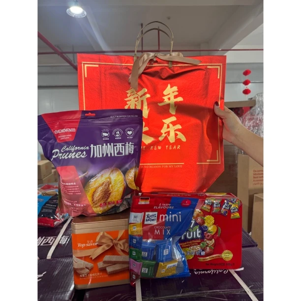 2025新春大礼包送人送礼西梅金语威化u7软糖瑞特滋巧克力