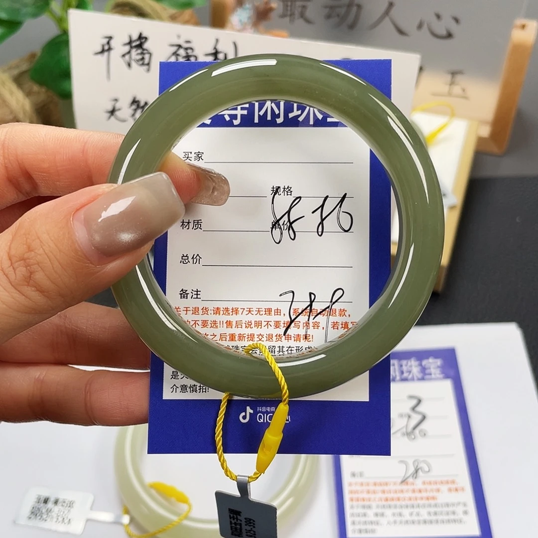 和田玉未镶嵌手镯