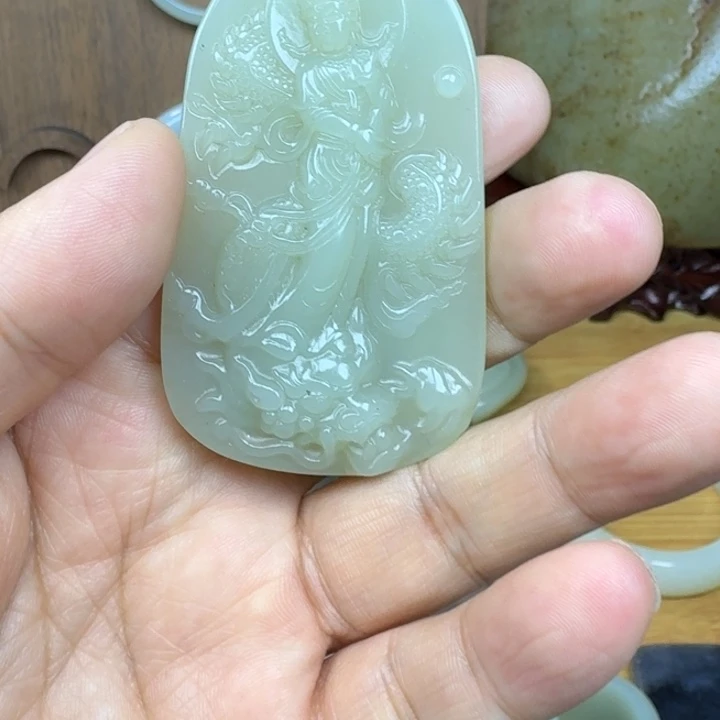 和田玉未镶嵌吊坠(赠链)