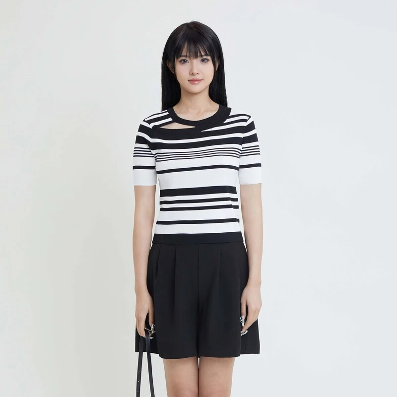 sdeer圣迪奥女装时尚休闲罗纹圆领镂空撞色条纹针织衫S24283505