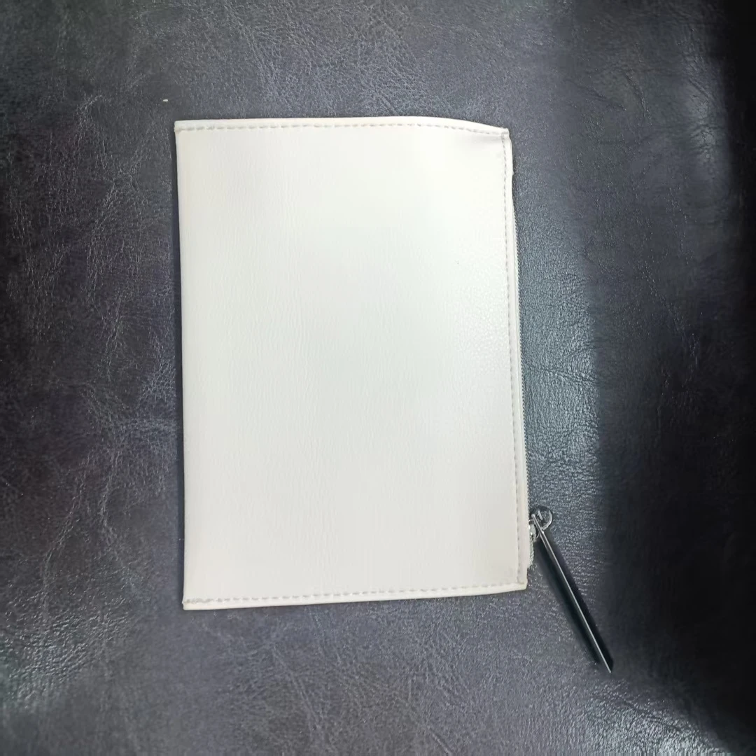 小兰啊~白色卡包包