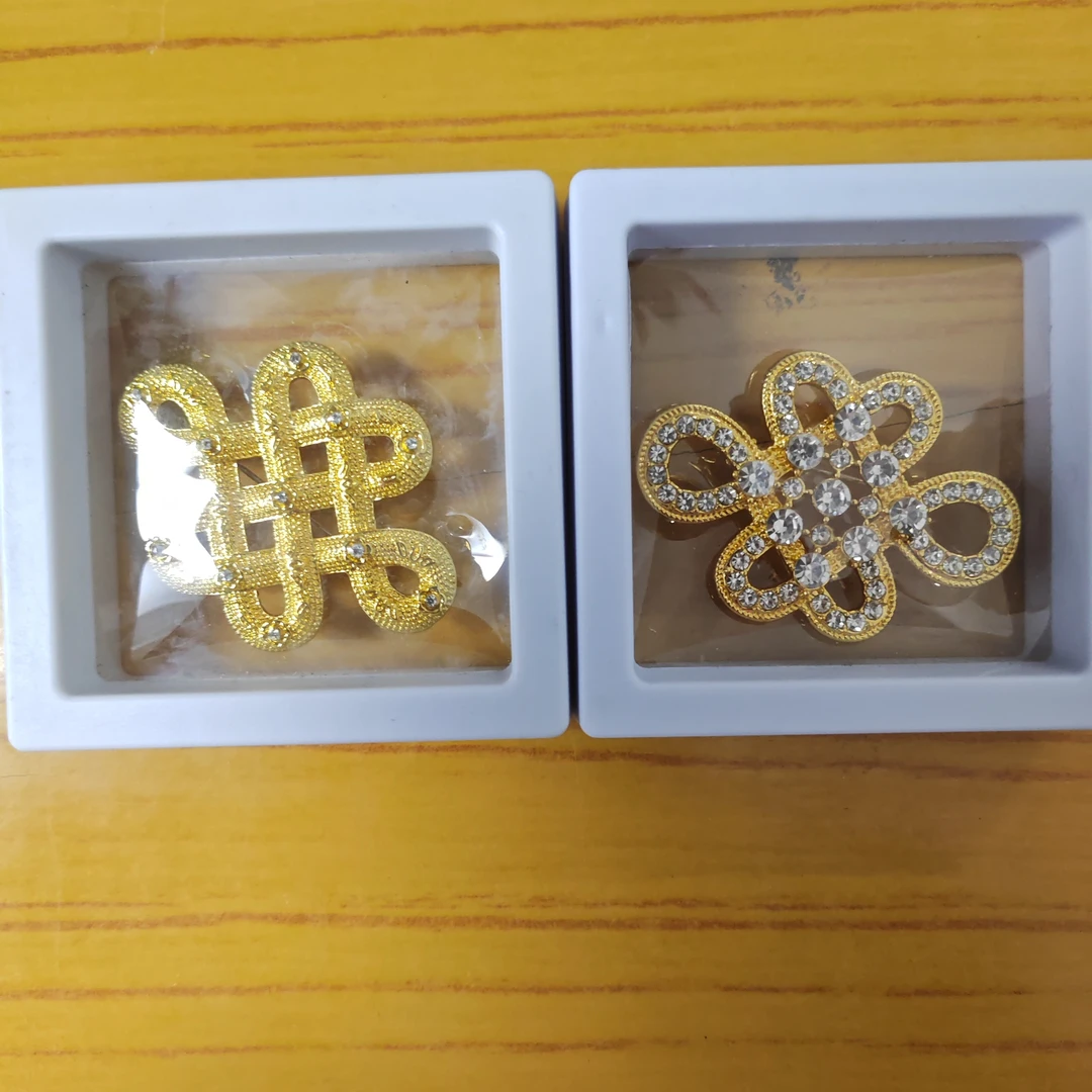 合金亚克力胸针 金色 结 胸针