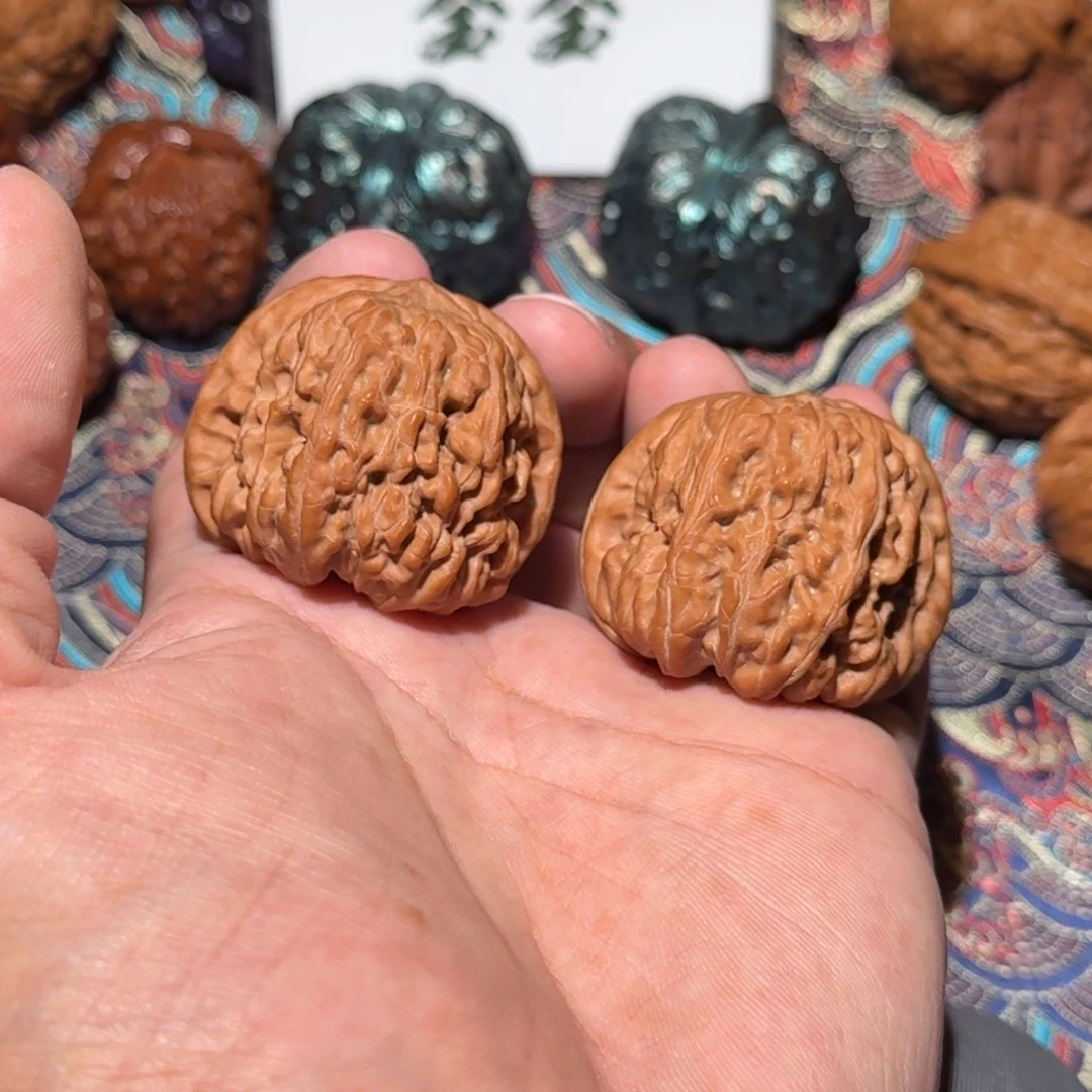 文玩核桃把件1769平谷凹底，尺寸40 40 33