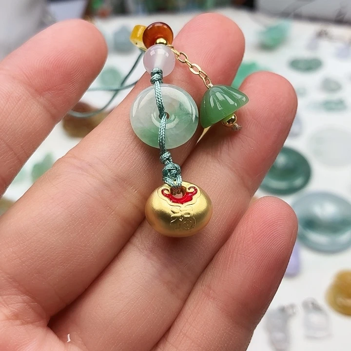 颈饰未镶嵌翡翠福袋