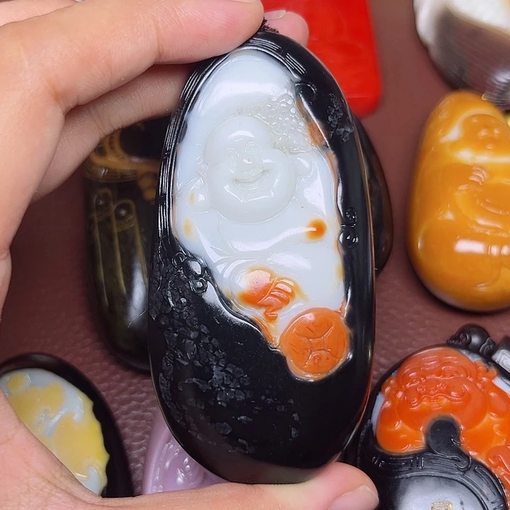 猪***下和田玉未镶嵌颈饰