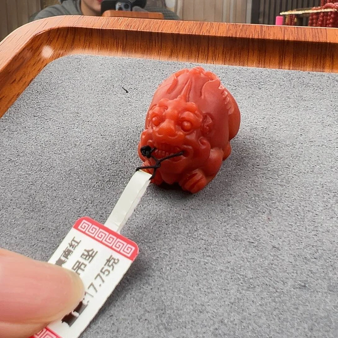 南红玛瑙吊坠未镶嵌