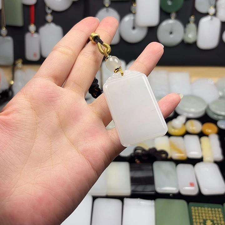 石英质玉未镶嵌颈饰
