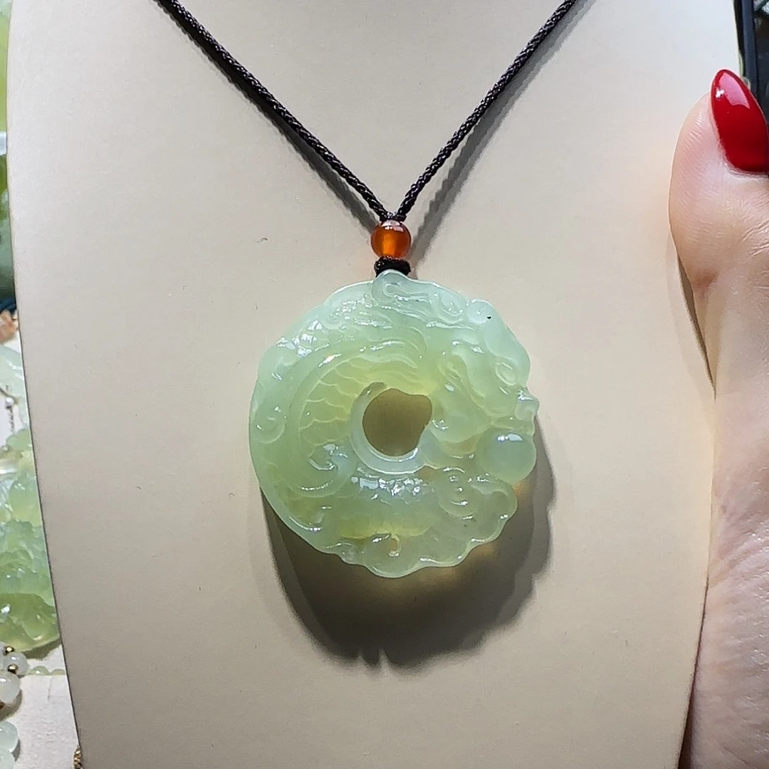 蛇纹石玉未镶嵌颈饰