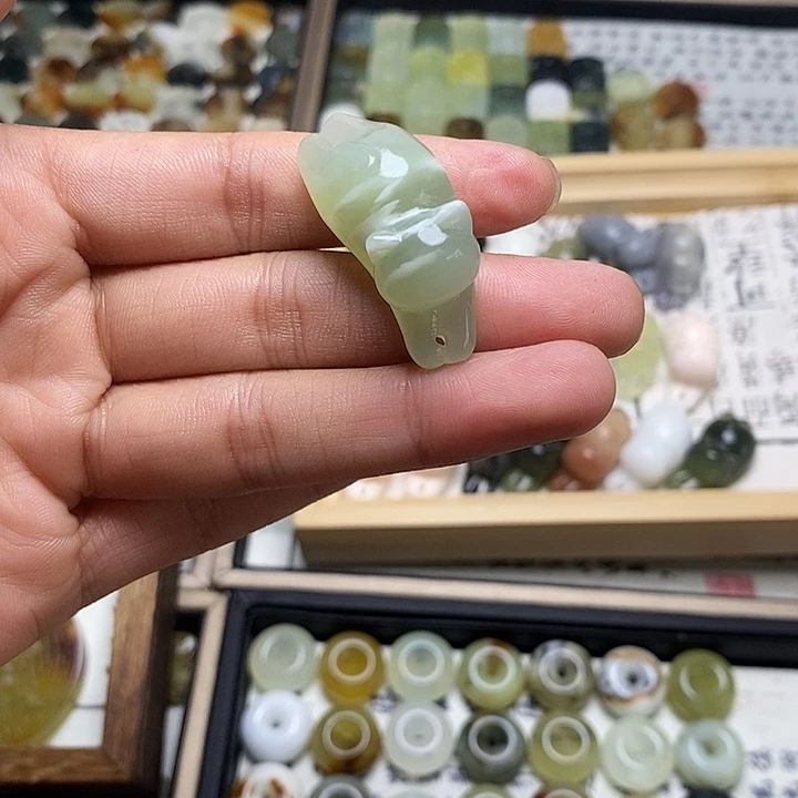 蛇纹石玉合金颈饰