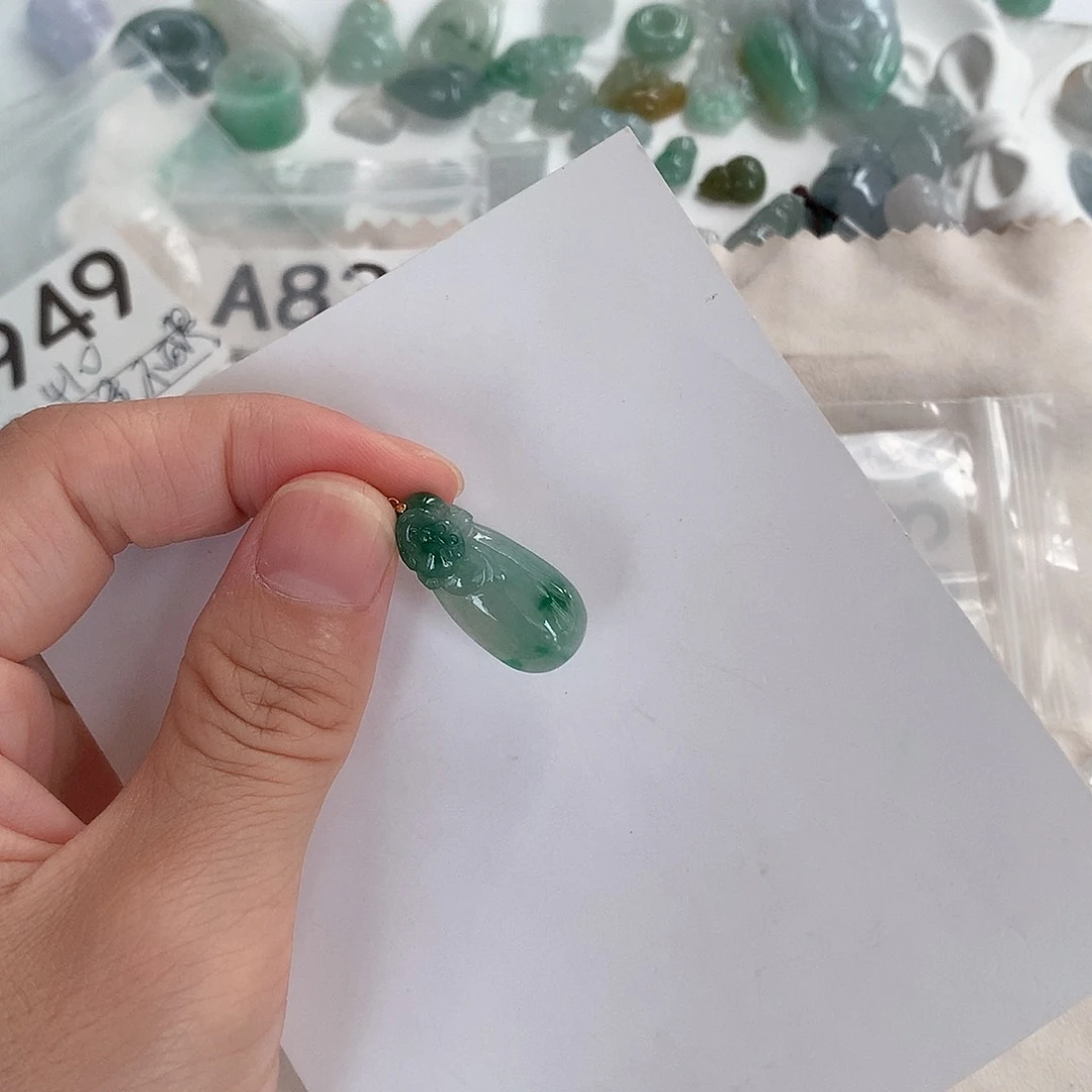 翡翠未镶嵌颈饰每****醒瓜