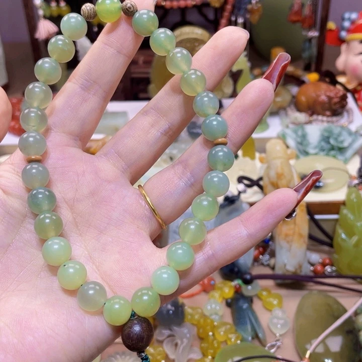 蛇纹石玉颈饰未镶嵌猫**道