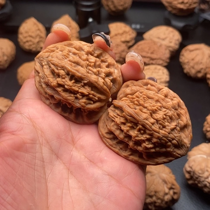 【闪购商品】大*澈虎头王文玩核桃手把件