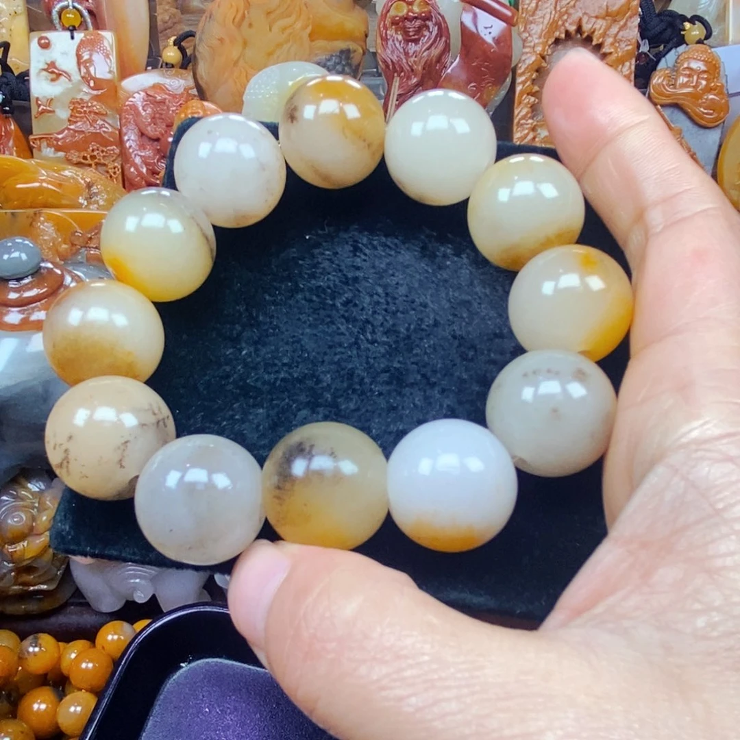 未镶嵌石英质玉（黄龙玉）颈饰