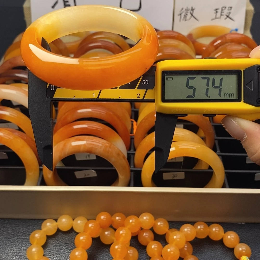 未镶嵌石英质玉（黄龙玉）手镯37号