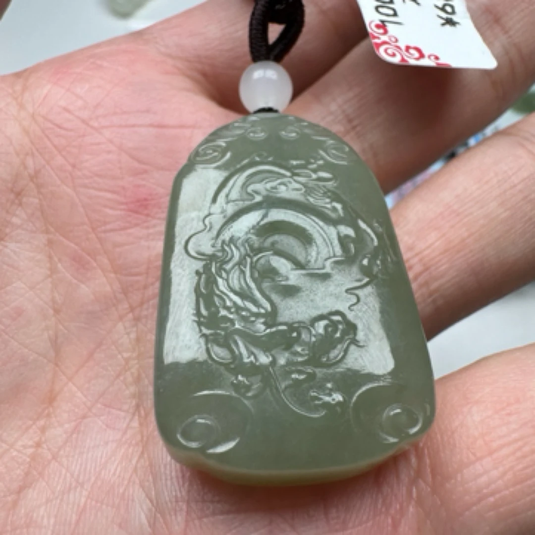 天然和田玉生肖牌龙吊坠