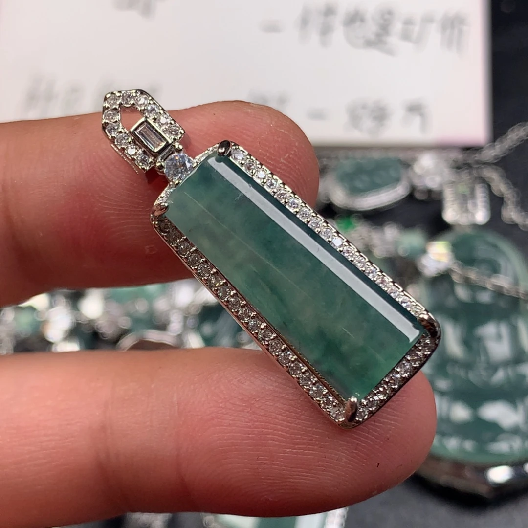 翡翠未镶嵌颈饰无事牌