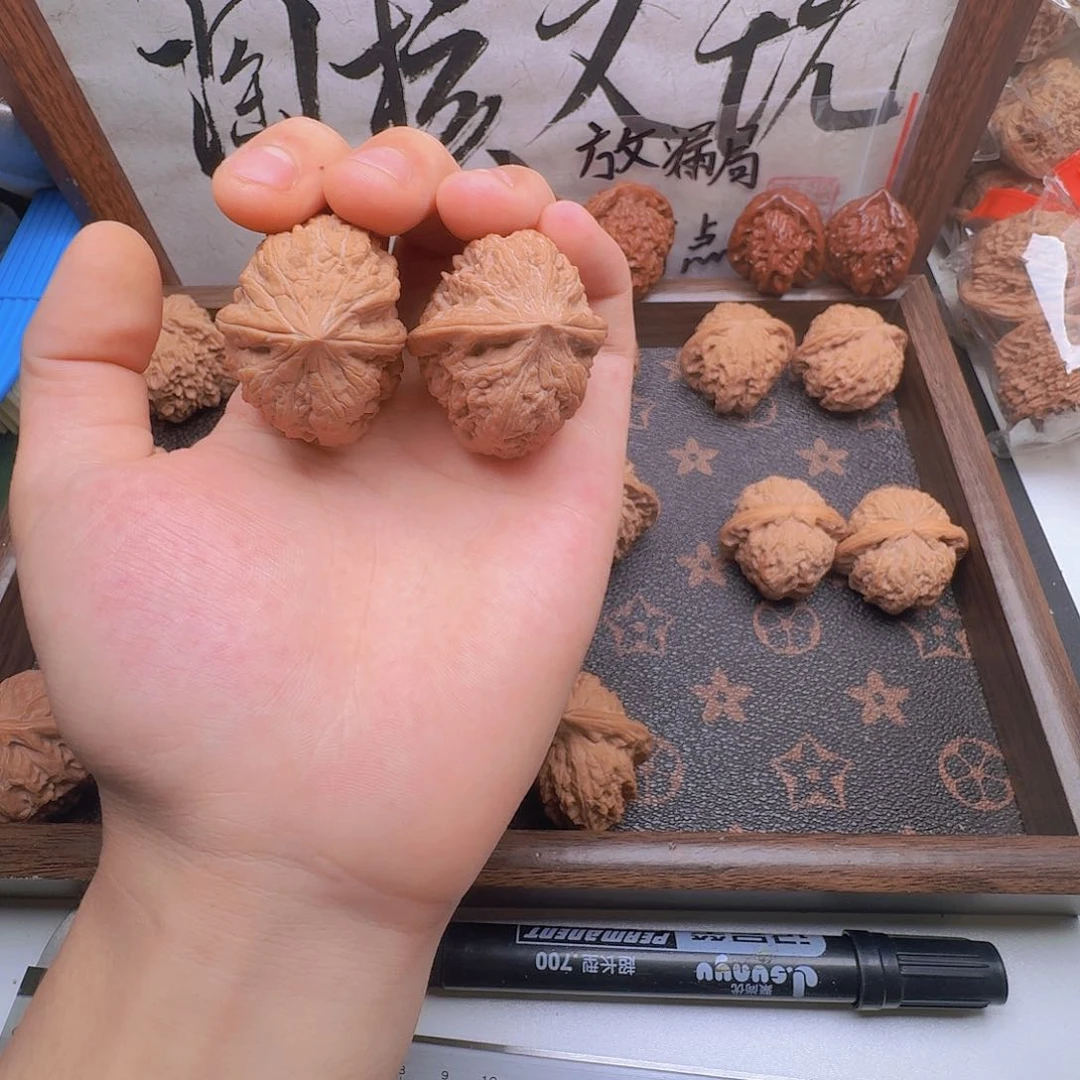 文玩核桃吊坠凹底