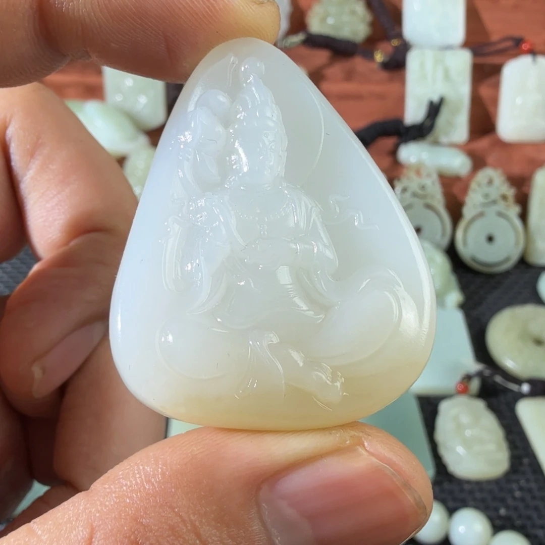 ***炜和田玉未镶嵌颈饰