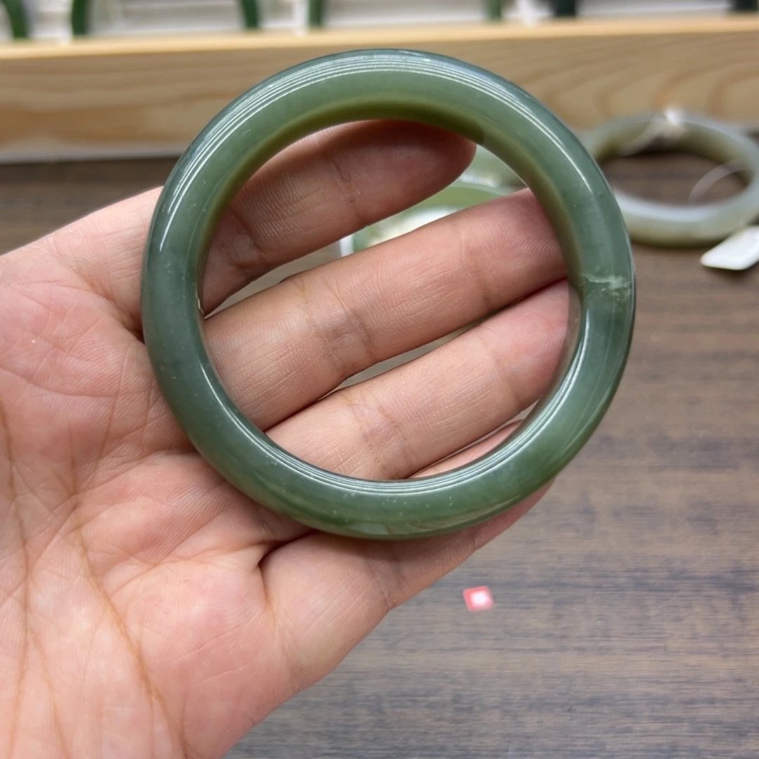 和田玉未镶嵌手镯54.7圈围851瑕