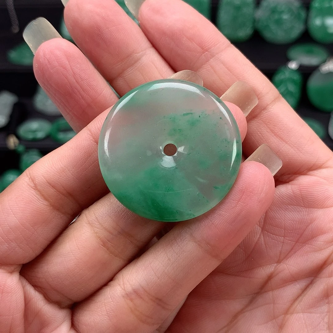 石英质玉（非洲翠）吊坠未镶嵌