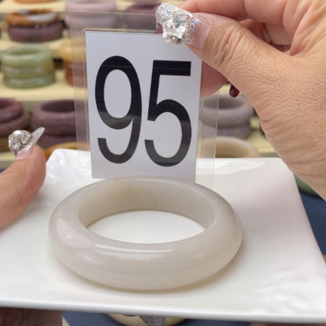 【闪购商品】石英质玉手镯未镶嵌