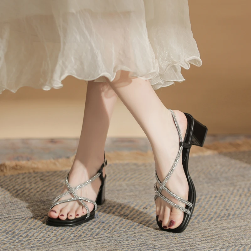后空露趾凉鞋女时装凉鞋2025新款水钻扣带法式中跟方头仙女风凉鞋