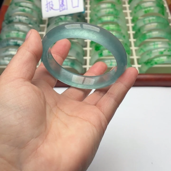 大***龙石英质玉未镶嵌手镯