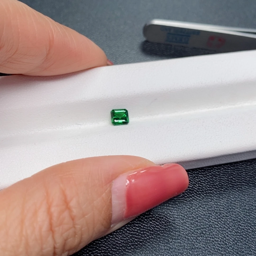 石榴石（沙弗莱）裸石未镶嵌50分