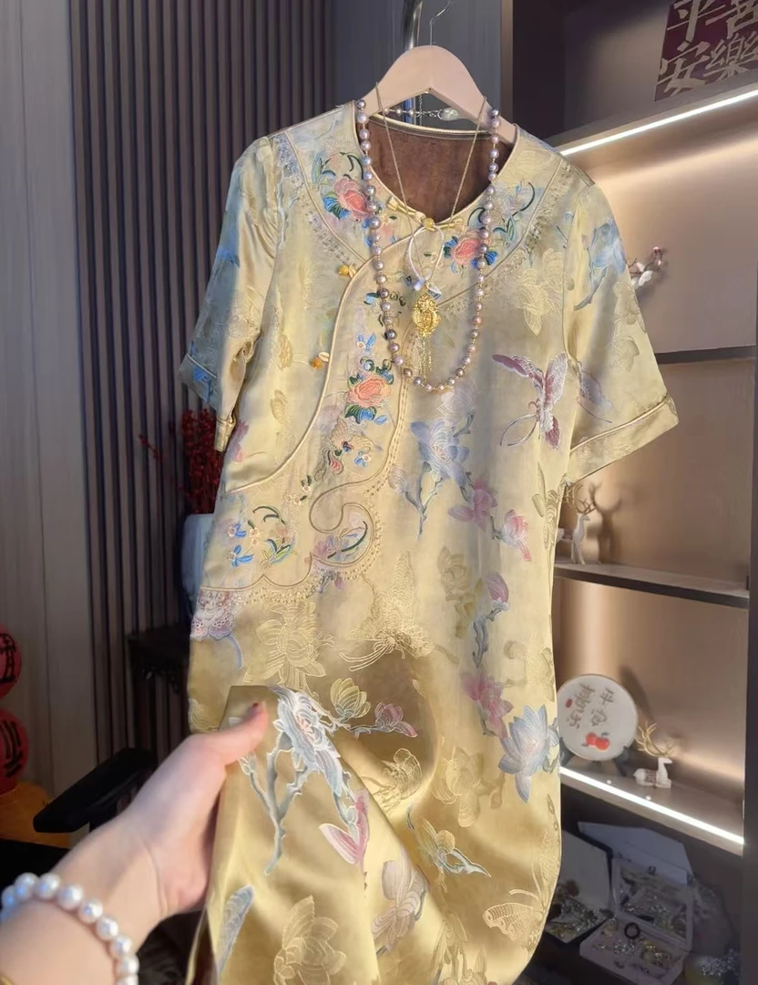 蝶语金绸新中式复古提花斜襟盘扣连衣裙2025B0576小宇布卓尔仓