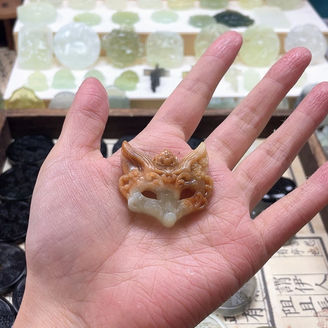 蛇纹石玉吊坠(不含链)未镶嵌明**影