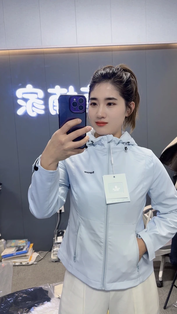 连帽户外修身显瘦软壳冲锋衣（衣长57左右）