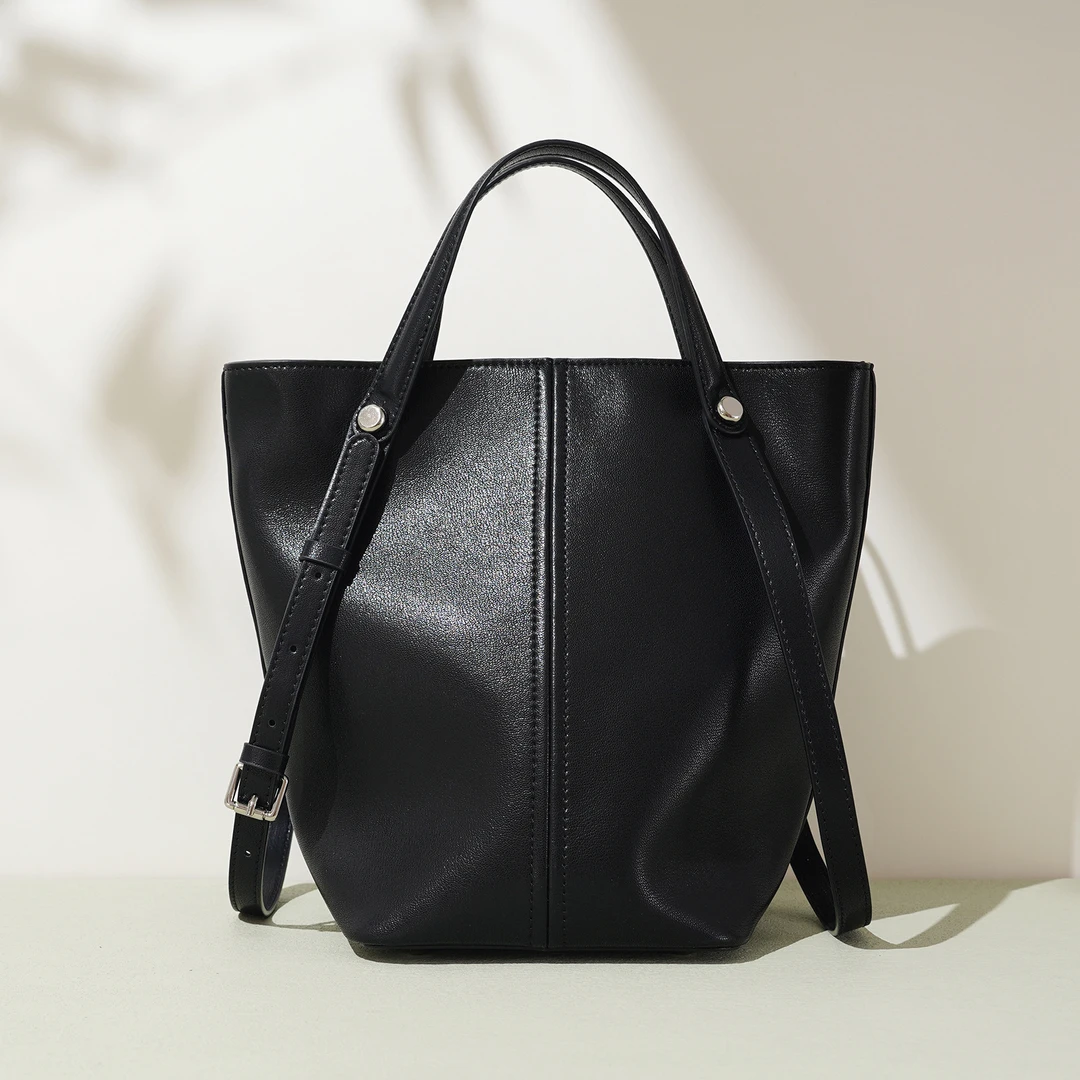 2025新春夏单肩包高级感轻奢暗黑单肩水桶包车缝线包包女简约托特