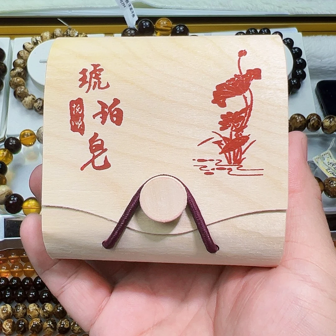 琥珀颈饰未镶嵌抚顺