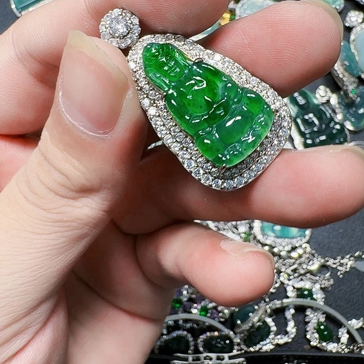 翡翠未镶嵌颈饰天然A货翡翠放漏