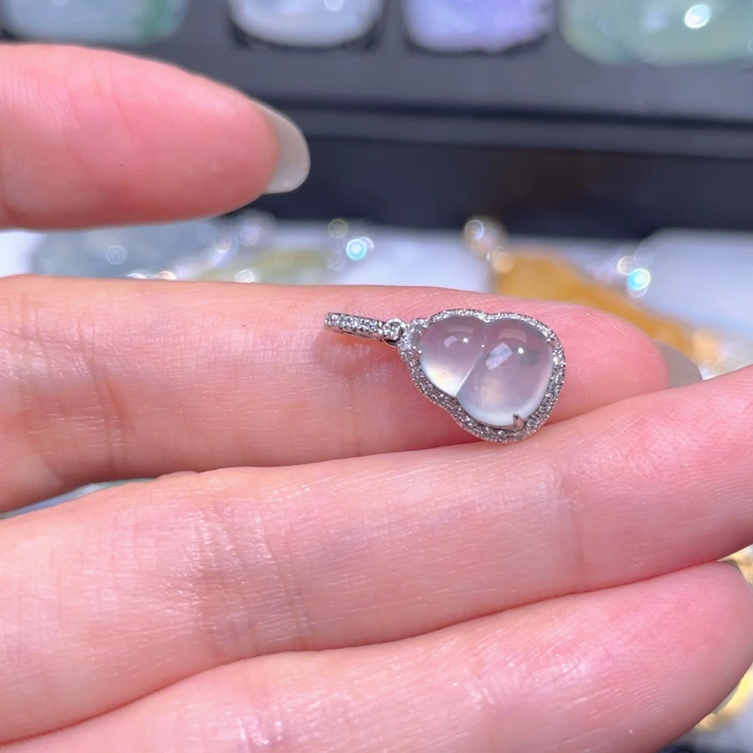 颈饰18K金镶嵌翡翠翡翠