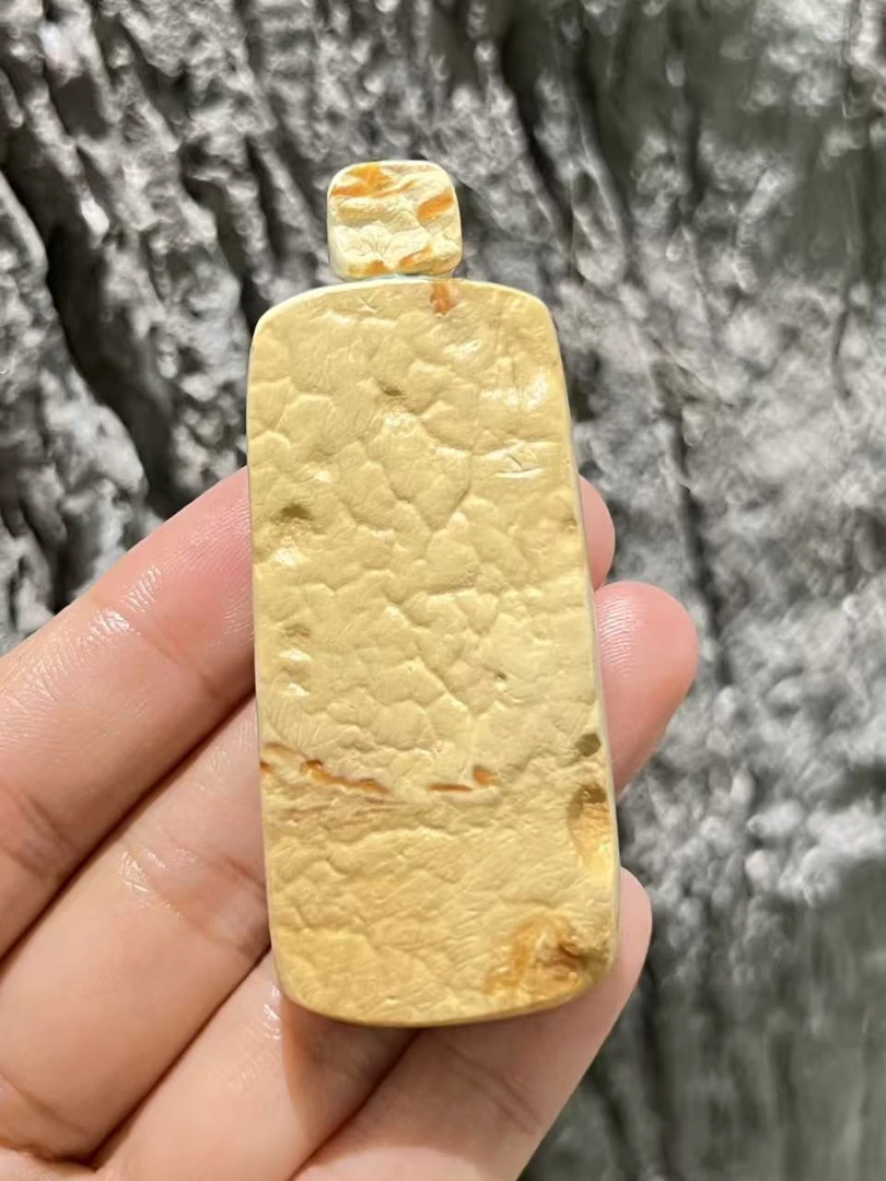 天然琥珀蜜蜡精品白蜡切牌  双色皮  器型规整  蜡质好 重13.15克