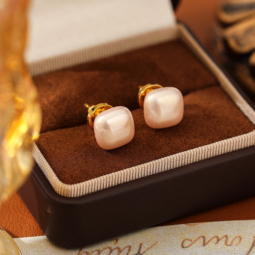 铜合金贝壳耳饰 镀K金  施家淡粉光馒头珍珠时尚个性耳钉  X0132