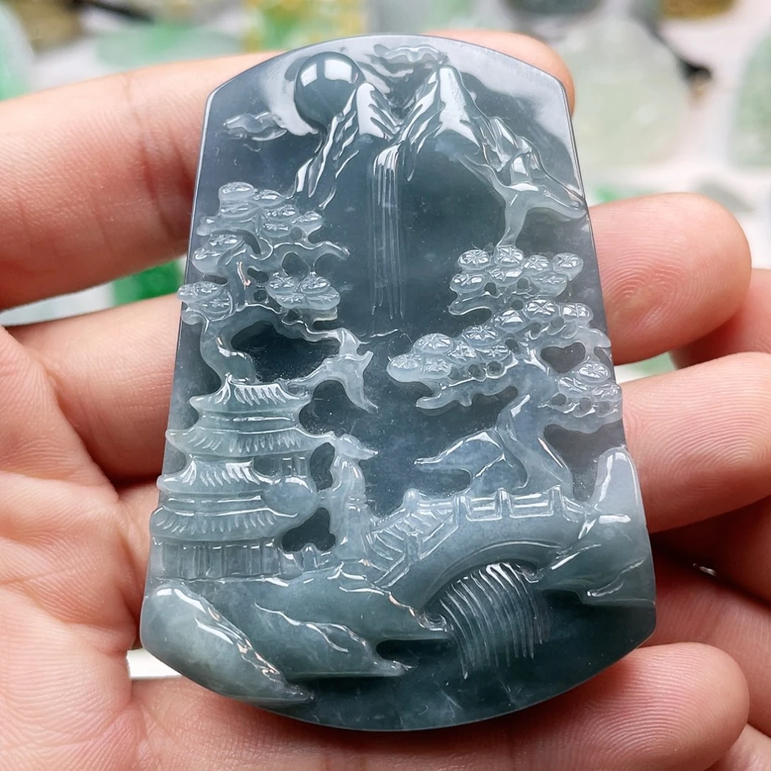 翡翠颈饰未镶嵌山水