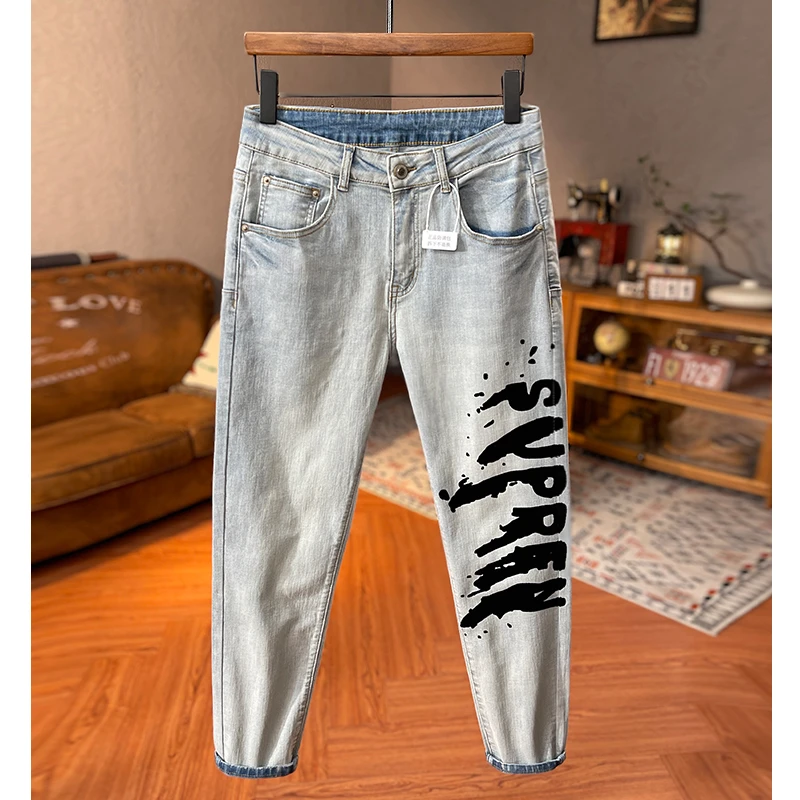 个性时尚字母印花浅色水洗牛仔裤男潮流休闲春夏款弹力修身小脚裤