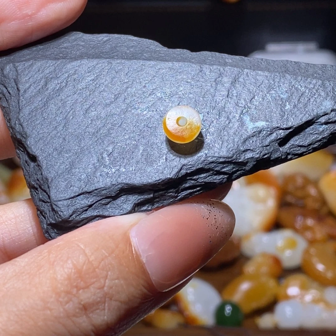 二***酒和田玉未镶嵌颈饰