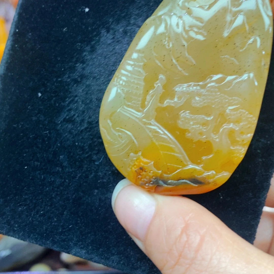 未镶嵌石英质玉（黄龙玉）颈饰