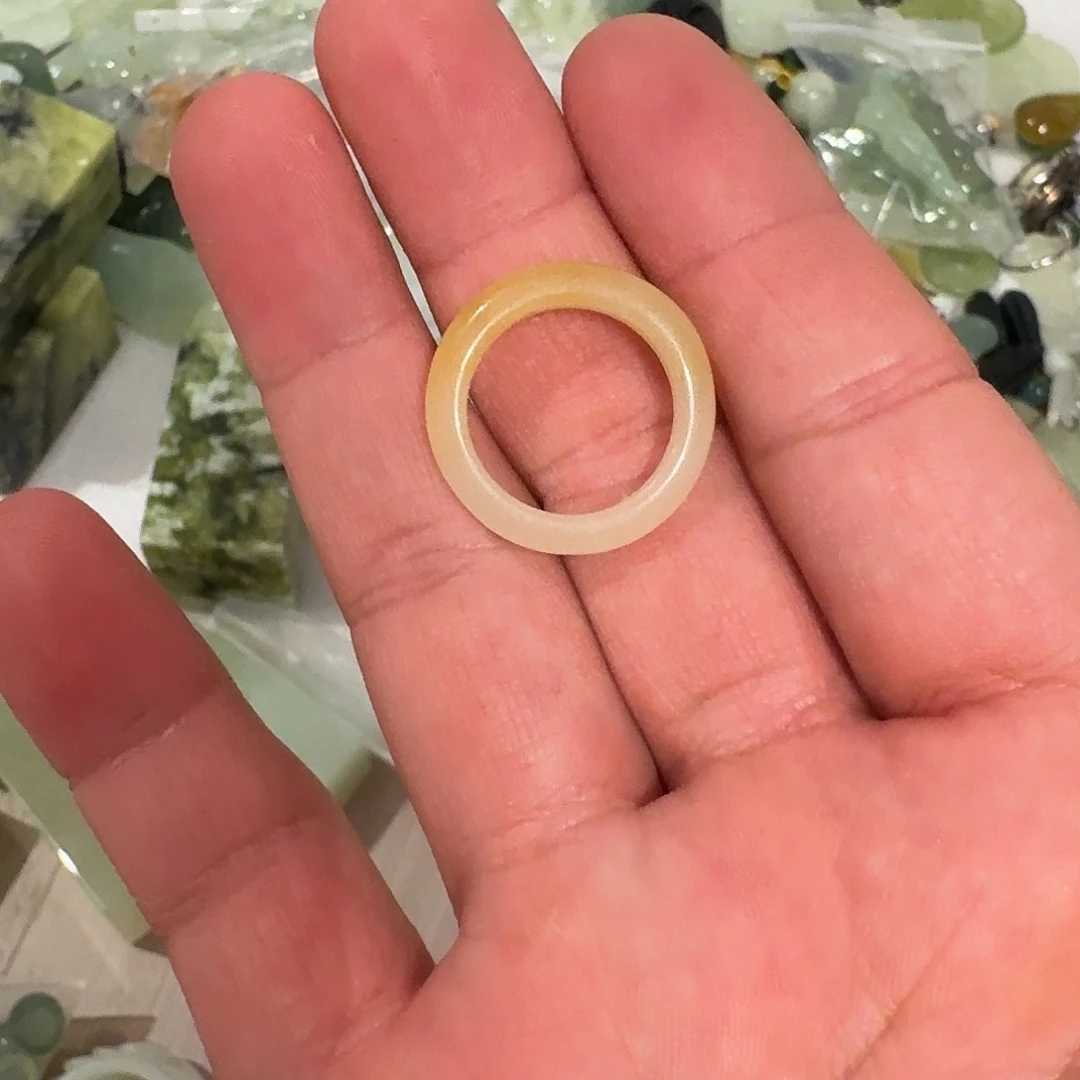 蛇纹石玉未镶嵌戒指
