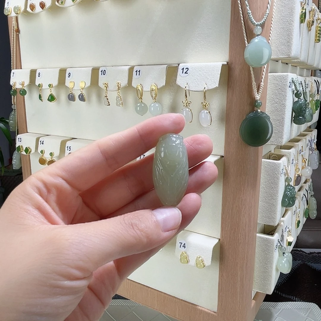 和田玉未镶嵌颈饰旭**方蝉